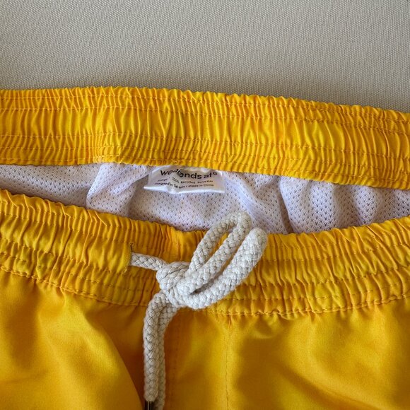 Weekends At Boardshorts Sternbergia Yellow Size L - Picture 2 of 3